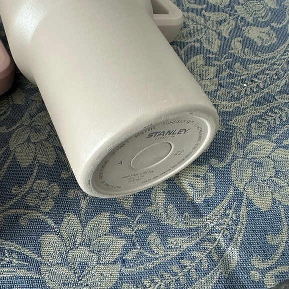 Stanley Dual 40oz Tumbler Set in Pink and Cream - Picture 3 of 13